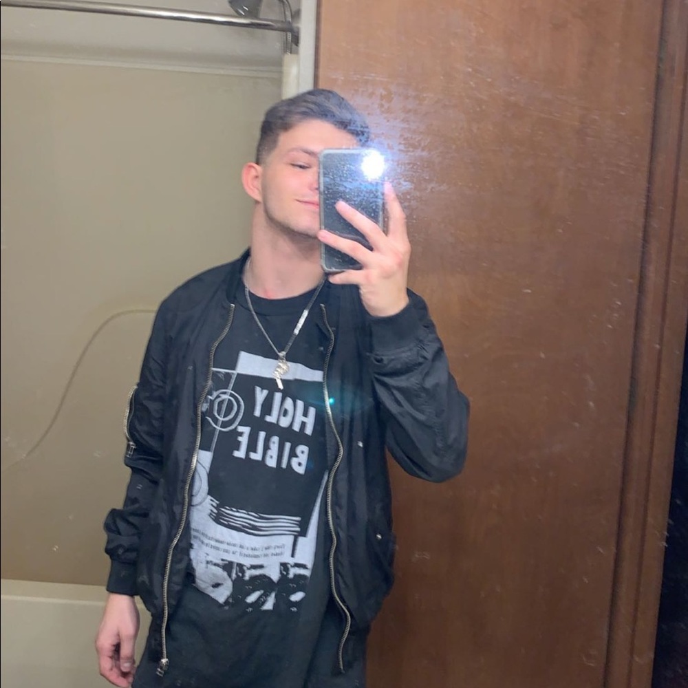 Meet your Posher, Jj